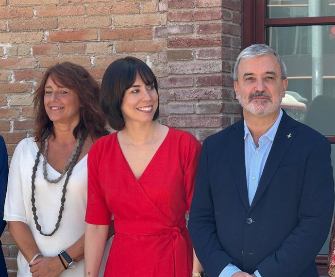 Diana Morant junto a Jaume Collboni y Laia Bonet este miércoles antes del acto de presentación de la guía Sandbox en Barcelona