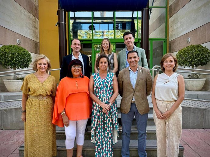 Reunión de la consejera de Salud y Consumo de la Junta de Andalucía, Catalina García, con los representantes del Consejo Andaluz de Colegios de Enfermería (CAE).