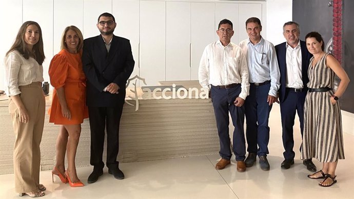 Asistentes al encuentro entre Bequal y Acciona