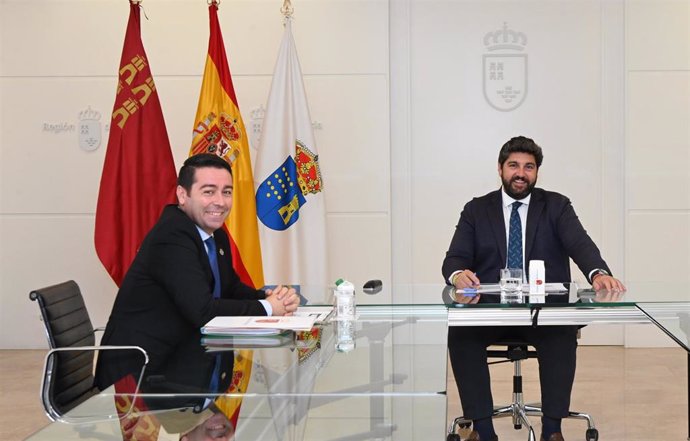 Reunión del presidente del Gobierno regional, Fernando López Miras, y el alcalde de Las Torres de Cotillas, Pedro José Noguera