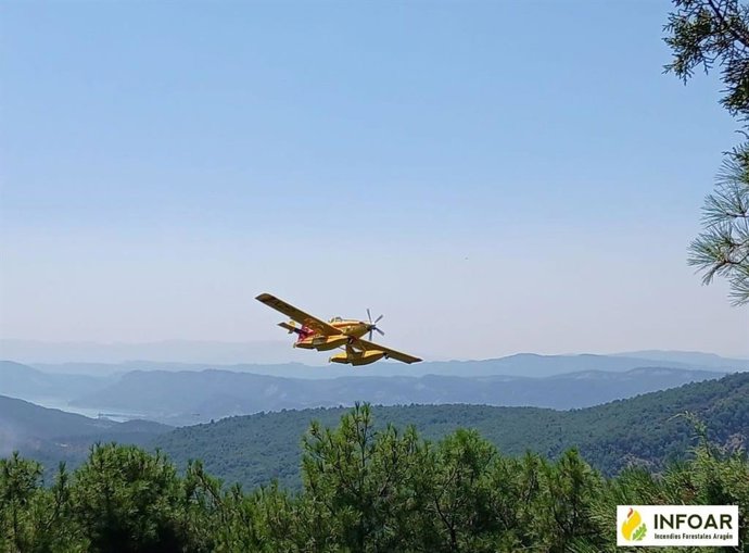 Un hidroavión en la zona del incendio