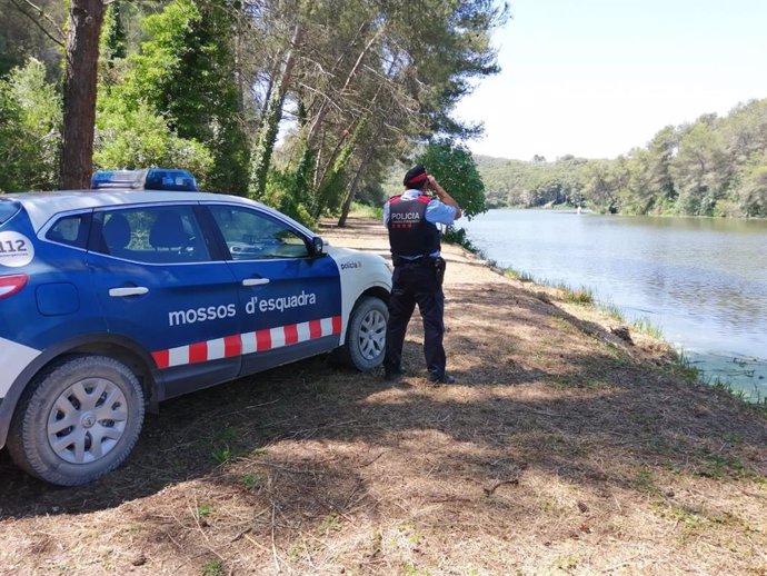 Sucesos.- Denunciadas seis personas por pescar en el pantano de Foix (Barcelona)