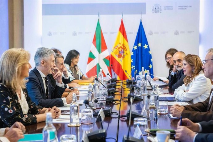 Reunión de la consejera de Justicia y Derechos Humanos, María Jesús San José, y el ministro de Interior, Fernando Grande-Marlaska