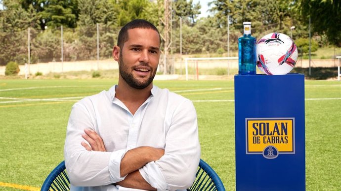 El exfutbolista y analista Mario Suárez durante la grabación de Esencia Mineral, la campaña de Solán de Cabras para poner en valor los minerales y la hidratación.