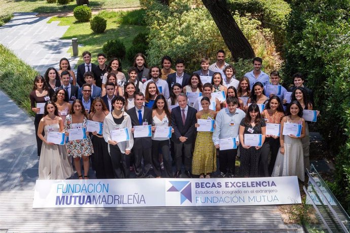 La Fundación Mutua Madrileña concede un millón de euros en becas de posgrado para ampliar estudios en el extranjero