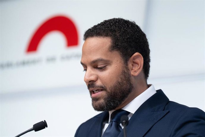 Archivo - El secretario general de VOX, Ignacio Garriga, ofrece una rueda de prensa.