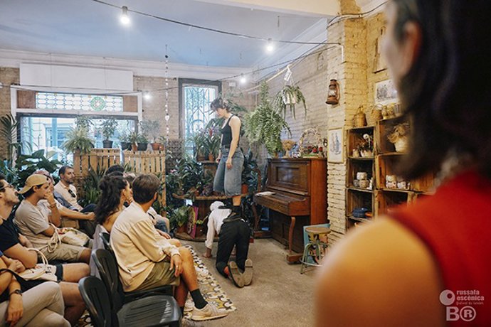 Archivo - Función en uno de los espacios no convencionales de representación durante la edición 2023 de Russafa Escnica - Festival de Tardor