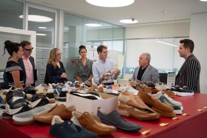 El presidente riojano Gonzalo Capellán, en su visita a la empresa arnedana Fluchos