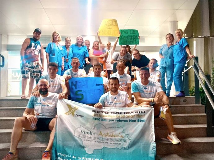 Corredores recaudan fondos para la investigación contra el cáncer en niños y adolescentes.