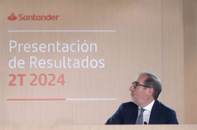 El consejero delegado de Banco Santander, Héctor Grisi, durante una  presentación de resultados del primer semestre de Banco Santander, en la ciudad Grupo Santander, a 24 de julio de 2024, en Boadilla del Monte, Madrid (España). 