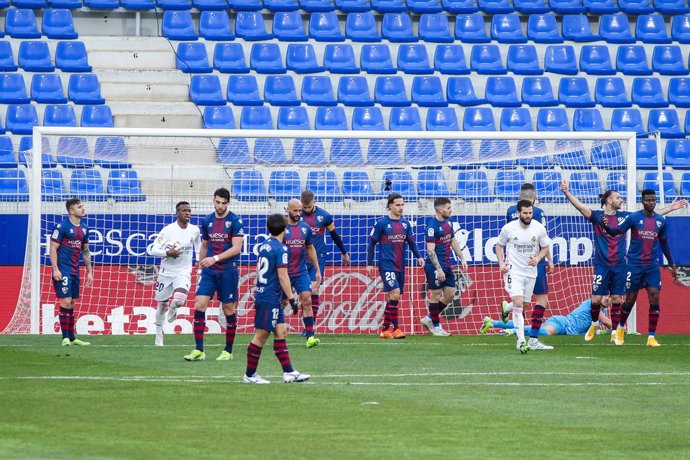 Archivo - Vinicius Jr. of Real Madrid CF celebrates a goal of Raphael Varane of Real Madrid CF during La Liga football match played between SD Huesca and Real Madrid at El Alcoraz stadium on February 06, 2021 in Huesca, Spain.