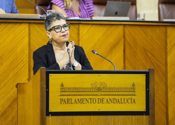 La parlamentaria del Grupo Mixto-Adelante Andalucía Maribel Mora interviene en el Pleno del Parlamento.