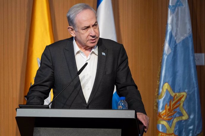 Archivo - FILED - 11 February 2024, Israel, Yahalom: Israeli Prime Minister Benjamin Netanyahu speaks during a visit to the base of the IDF Yahalom Unit Photo: Amos Ben-Gershom/GPO/dpa - ATTENTION: editorial use only and only if the credit mentioned above