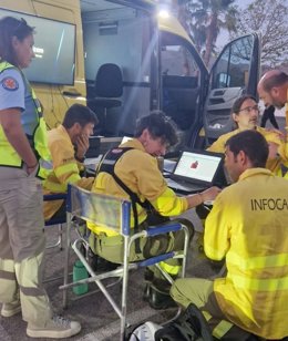 Efectivos del Plan Infoca en el incendio de Casares (Málaga)
