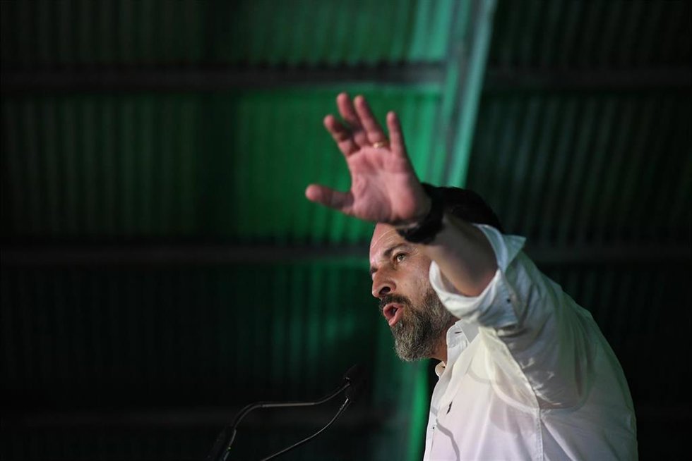 Archivo - El presidente de Vox, Santiago Abascal, interviene en una reunión con los representantes de Solidaridad, en Leganés , a 16 de julio de 2023, Madrid (España). El sindicato Solidaridad y Vox celebran este encuentro de cara a las próximas eleccio