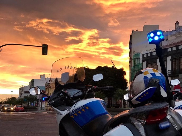 Archivo - Motocicleta de la Policía Local de Las Palmas de Gran Canaria