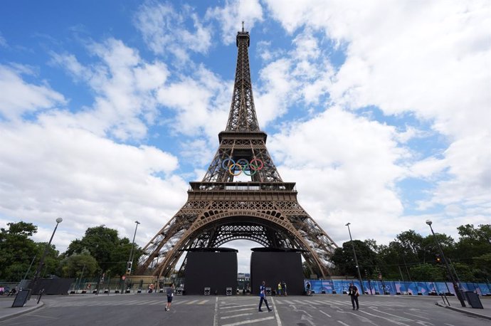 23 July 2024, France, Paris: The Olympic rings can be seen on the Eiffel Tower ahead of Paris 2024 Olympic Games. Photo: Martin Rickett/PA Wire/dpa