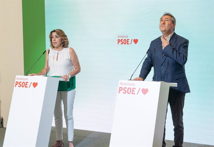 Archivo - Susana Díaz y Juan Espadas, en una foto de archivo en la sede del PSOE-A en Sevilla.