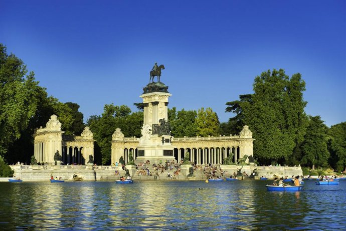 Imagen del estanque del parque de El Retiro