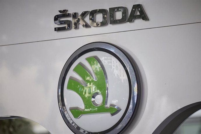 Concesionario del fabricante Skoda, a 16 de julio de 2024, en Madrid (España). Talgo ha recibido del fabricante checo Skoda una propuesta de "combinación de negocios y de integración industrial", alternativa a la Oferta Pública de Adquisición (OPA) por el