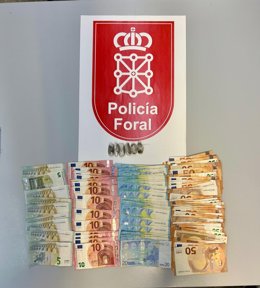 Hachís y dinero incautados.