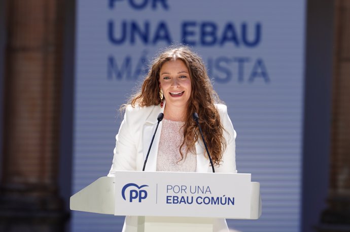 La vicesecretaria de Sanidad y Educación del PP, Ester Muñoz, interviene durante una reunión para abordar la EBAU única, a 1 de julio de 2024, en Salamanca, Castilla y León (España).