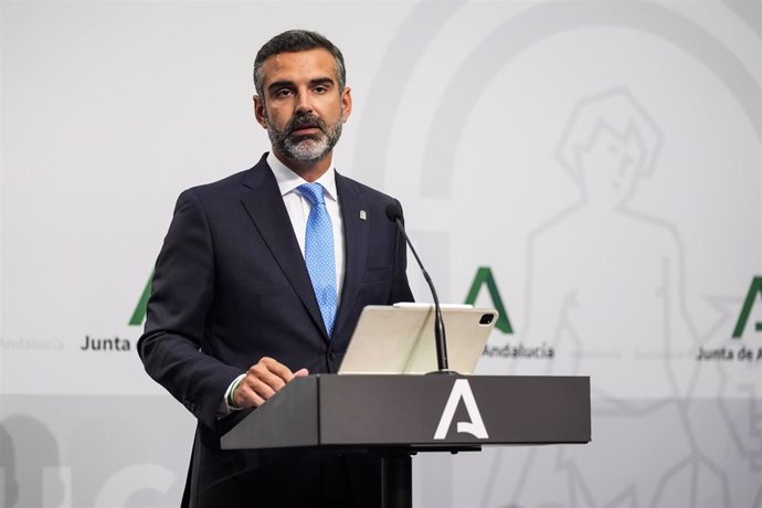 El consejero de Sostenibilidad, Medio Ambiente y Economía Azul de la Junta de Andalucía y portavoz del gobierno, Ramón Fernández-Pacheco, comparece en la rueda de prensa posterior al Consejo de Gobierno, a 23 de julio de 2024. (Foto de archivo).