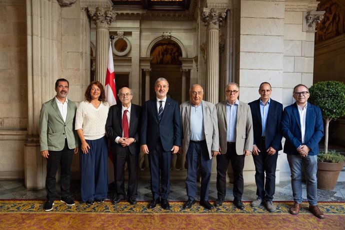 Jaume Collboni i Joaquim Nadal amb membres del BIST