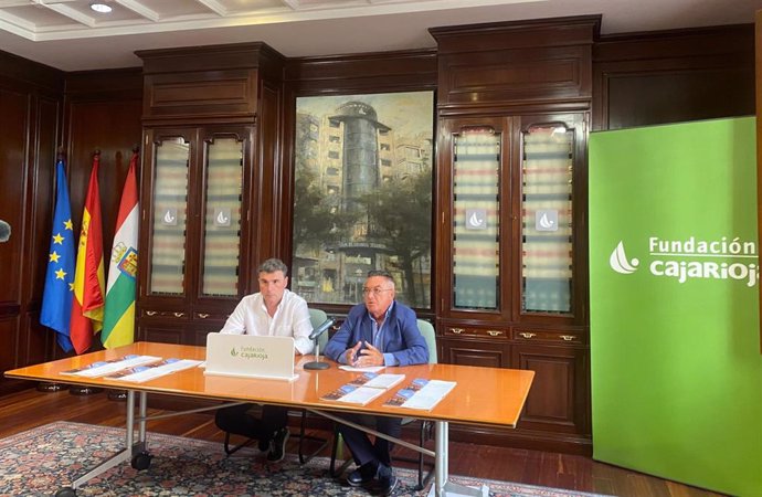 El presidente de Fundación Caja Rioja, Pablo Arrieta, y el gerente de la entidad, Carlos Fuentes, en la presentación de la Memoria de Fundación Caja Rioja 2023