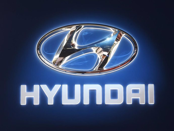 Archivo - FILED - 10 January 2017, US, Detroit: A Hyundai logo taken at the North American International Auto Show (NAIAS) in Detroit, Michigan, on the second day of press. Photo: Uli Deck/dpa