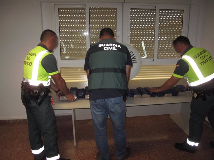 Detenido en Cúllar por transportar más de 30 kilos de hachís en su coche