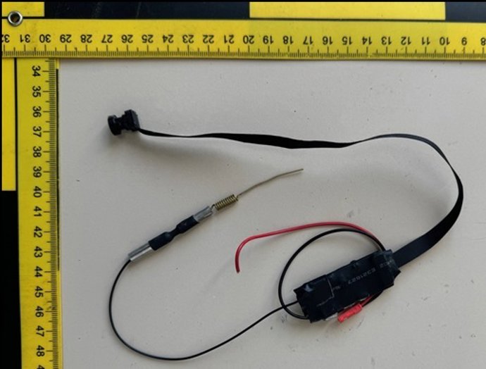 Una de las cámaras instaladas por el propietario de la vivienda para grabar a las inquilinas.