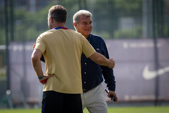 19 July 2024, Spain, Barcelona: Barcelona head coach Hans Flick (L) and Barcelona President Joan Laporta speak during a training session at Ciutat Esportiva Joan Gamper. Photo: Felipe Mondino/Ipa Sport/IPA via ZUMA Press/dpa