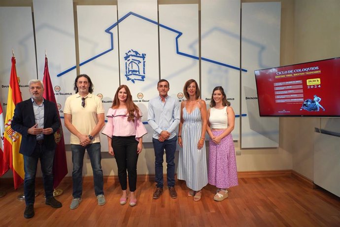 Un moento de la presentación de los coloquios taurinos en la Diputación de Valladolid.