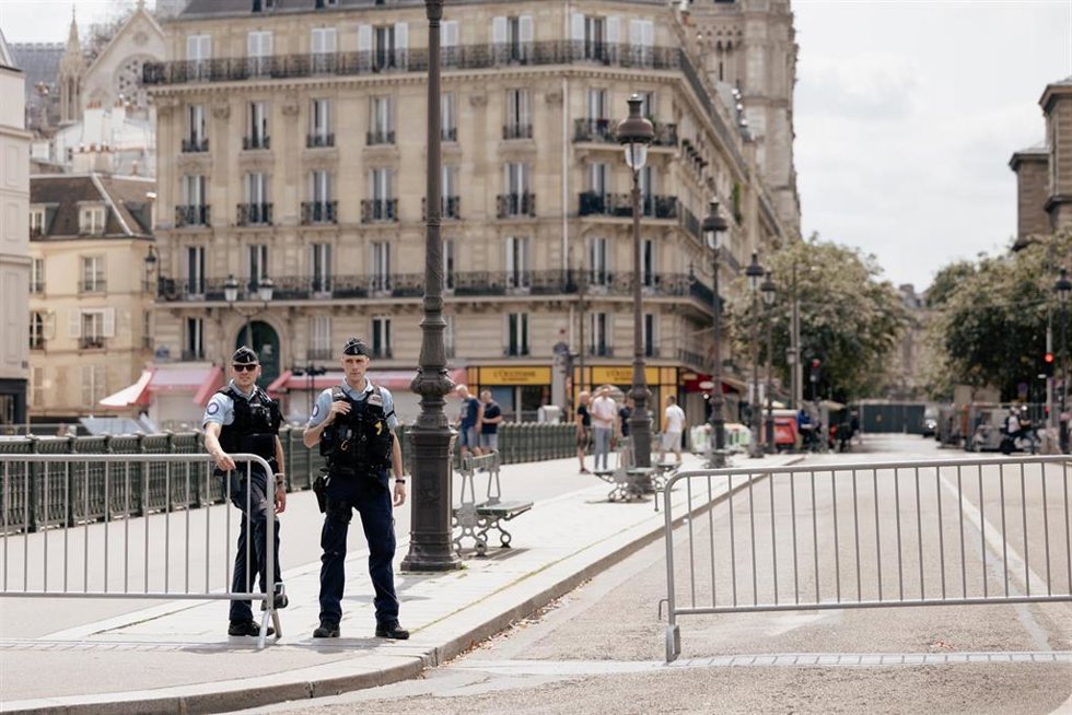 July 24, 2024, Paris, France, France: Security is being greatly stepped up ahead of the opening ceremony of the 2024 Olympic Games, which will take place on the Seine river. Many streets and bridges are closed to traffic SPORT, JO, JEUX OLYMPIQUES, OLYM