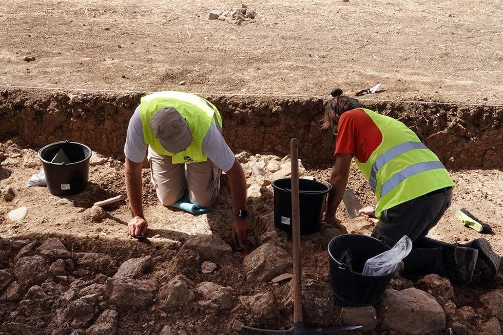 Excavaciones en el yacimiento fenicio del Cerro del Villar.