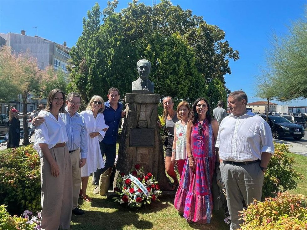 Acto de los socialistas gallegos por el 25 de julio, Día de Galicia, ante la estatua de Castelao en Rianxo (A Coruña)