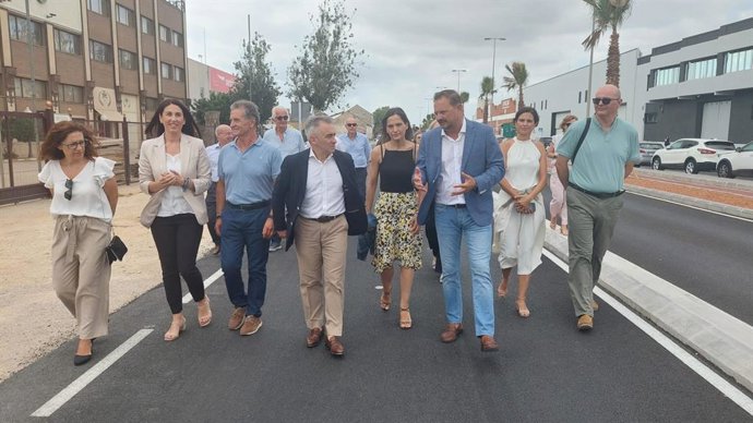 El conseller d'Agricultura, Aigua, Ramaderia i Pesca, Miguel Barrachina, (3E) vas agafar a la inauguració del nou collector de pluvials a Silla  