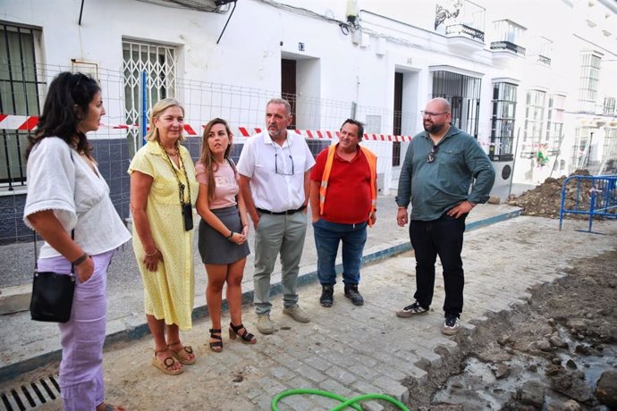 Javier Bello y Ana Bertón visitando las obras PFEA en Medina.