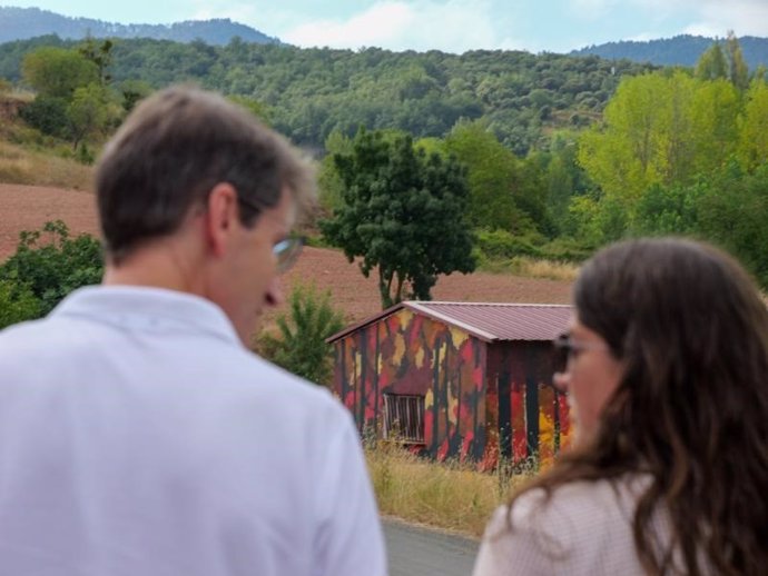 Capellán recorre las intervenciones en el medio rural de los artistas que participan en la VIII edición de Camprovinarte