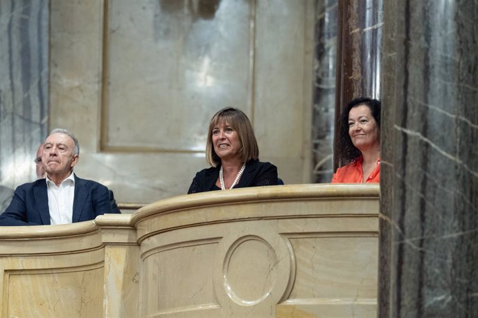 Els senadors autonòmics Antoni Poveda i Núria Marín del PSC-Units i Laura Castel d'ERC a la llotja de convidats del Parlament aquest dijous durant la designació