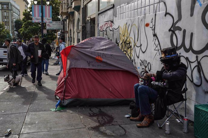 Archivo - Tienda de campaña de una persona en situación de calle en San Francisco, California