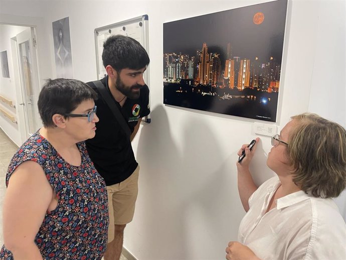 Catorce fotógrafos exponen "Luces y Sombras" en la residencia de ASPRODEMA en Nájera