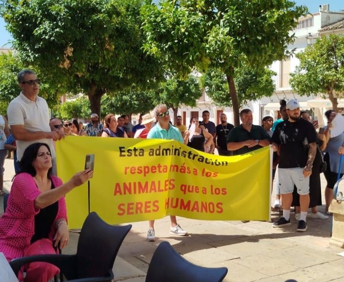 Manifestación en Bujalance para la reapertura de un caso de presunto asesinato de un vecino de la localidad sucedido hace 32 años.