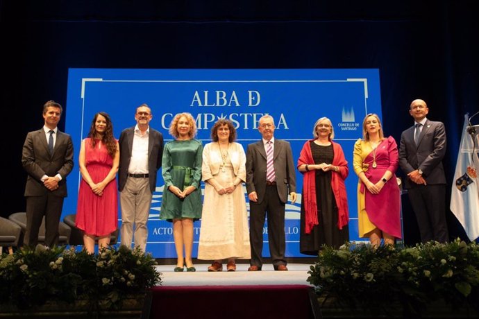 Segunda edición del acto institucional del Ayuntamiento de Santiago 'Alba de Compostela', en el Teatro Principal.