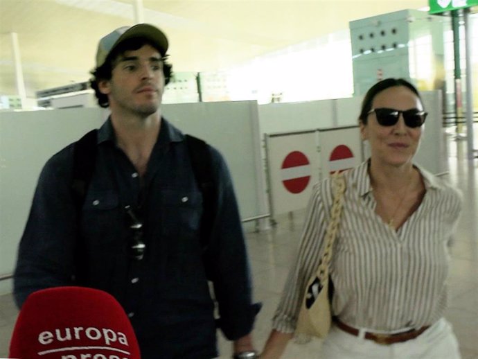 Tamara Falco e Iñigo Onieva en el Aeropuerto Josep Tarradellas Barcelona-El Prat a 24 de Julio de 2024 en Barcelona (España).