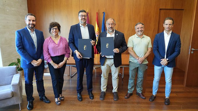 Firma de nuevos convenios con la Consejería de Educación.