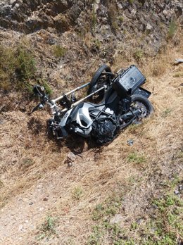 Moto implicada en un accidente en Viana do Bolo (Ourense).