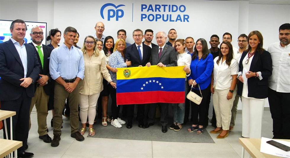 El líder del PP, Alberto Núñez Feijóo, se reunió el miércoles en Madrid con representantes de la oposición al régimen de Nicolás Maduro, entre los que estaba Leopoldo López y Antonio Ledezma.