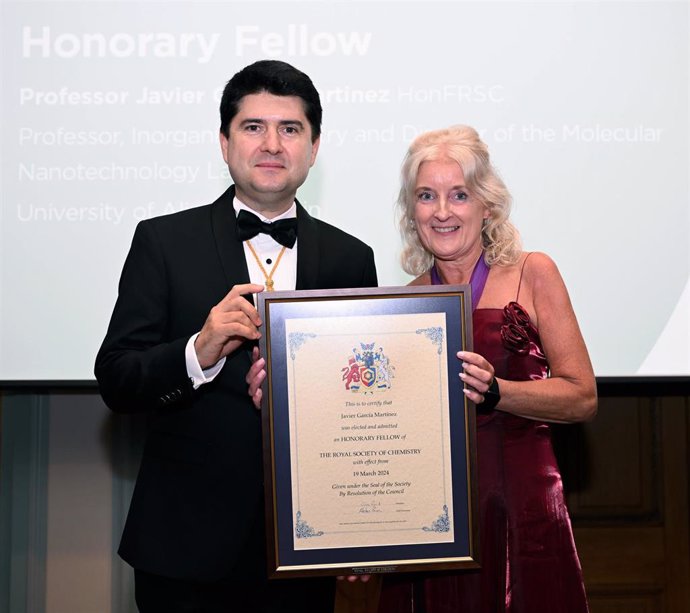 Javier García Martínez es reconocido como Honorary Fellow de la Royal Society of Chemistry